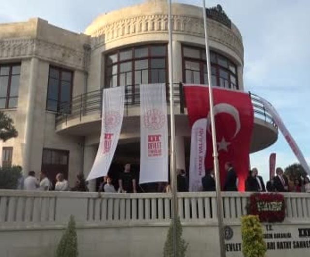 Hatay'ın Tarihi Meclis Binası Yeniden Açıldı: 'Bu Da Geçer Ya Hu' ile Devlet Tiyatrosu Sahneye Başladı