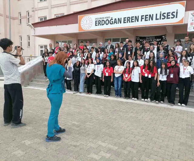 Hınıs Erdoğan Eren Fen Lisesi TÜBİTAK 4006 Bilim Fuarı ile Öğrenci Projelerini Sergiledi