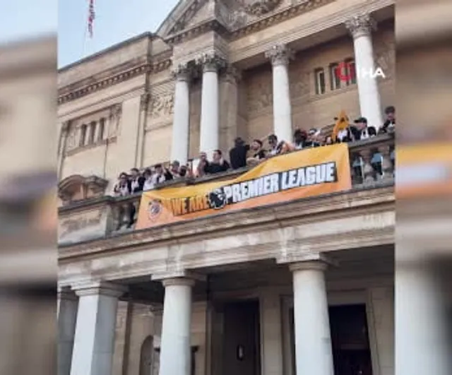 Hull City'nin Premier Lig'e Yükselişi City Hall'da Coşkuyla Kutlandı