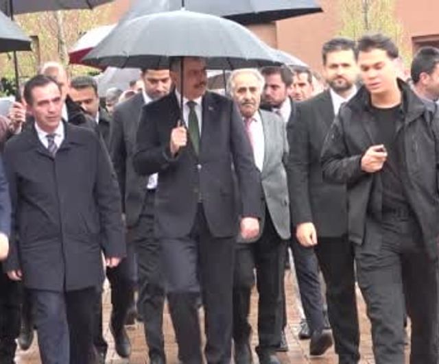 İçişleri Bakanı Mustafa Çiftçi, Ahlat Selçuklu Meydan Mezarlığı’nı Ziyaret Etti