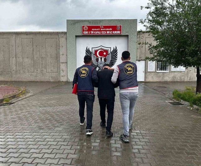 Iğdır'da JASAT, fuhuşa aracılık suçundan 15 yıl hapis cezası bulunan D.Y.'yi yakaladı
