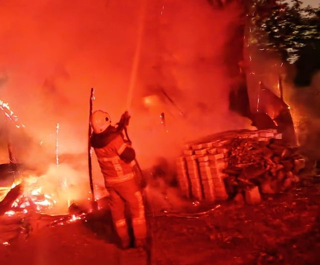 İnegöl Cerrah Mahallesi'nde baraka yangını: Baraka kullanılamaz hale geldi