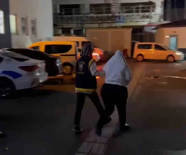 İskenderun'da günübirlik adreslere operasyon: 3 kişi gözaltına alındı