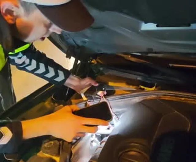 Kadıköy'de egzozunda usulsüz işlem tespit edilen araç 30 gün trafikten men edildi