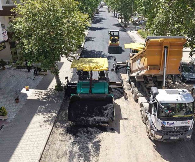Kahramanmaraş’ta Cahit Zarifoğlu Caddesi’nde asfalt çalışmaları sona yaklaşıyor