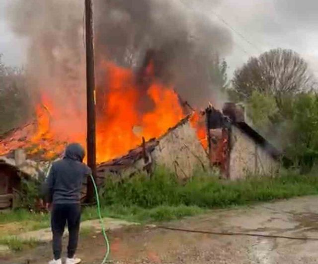 Karabük’te Eskipazar Karahasanlar'da tek katlı ev yangında kullanılamaz hale geldi