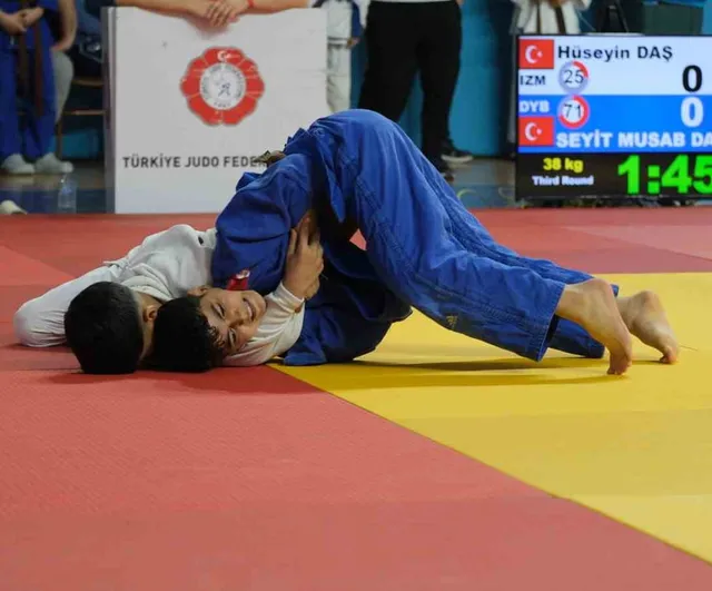 Karaman'da Spor Toto Minikler Türkiye Judo Şampiyonası başladı