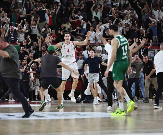 Karşıyaka, Bursaspor'u 84-82 yenerek ligde kaldı