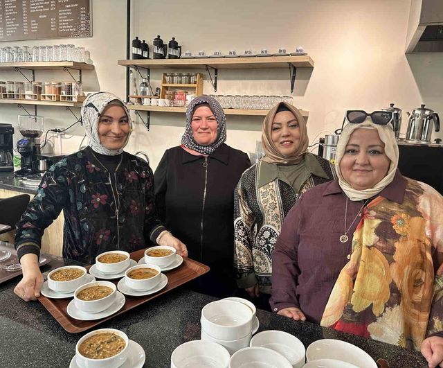Kastamonu’daki Türkiye’nin İlk Ekolojik Marketinde İhsangazi Ekşili Pilav İkramı