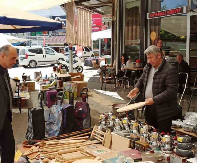 Kaymakam Turgay İlhan, Yatağan Çarşamba Pazarında Esnaf ve Vatandaşlarla Buluştu