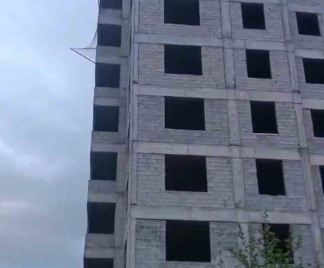 Kayseri'de 9. kattaki intihar girişimi sonlandırıldı: 16 yaşındaki genç 2 saatte ikna edildi