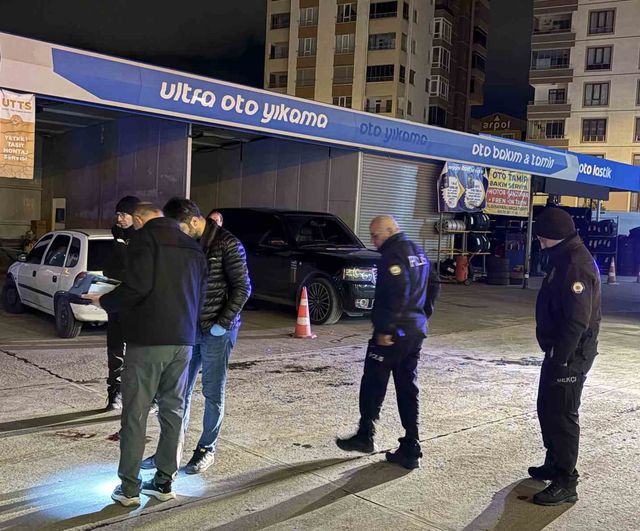Kayseri'de akaryakıt istasyonunda bıçaklı kavga: 1 ölü, 2 yaralı