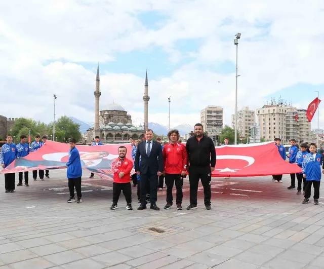 Kayseri'de Gençlik Haftası başladı: 19 Mayıs'ın 107. yıl dönümü törenleri