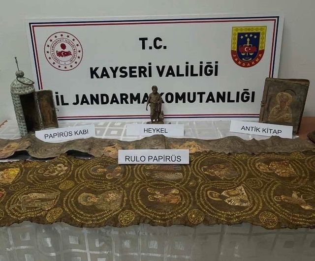 Kayseri'de tarihi eser operasyonu: 1 gözaltı, papirüs ve antik eserler ele geçirildi