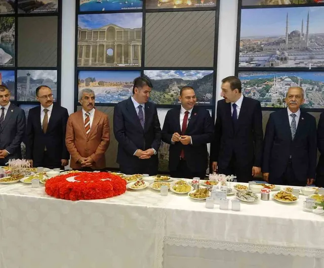 Kilis'te Kurban Bayramı bayramlaşması Millet Bahçesi Kütüphanesi'nde gerçekleştirildi