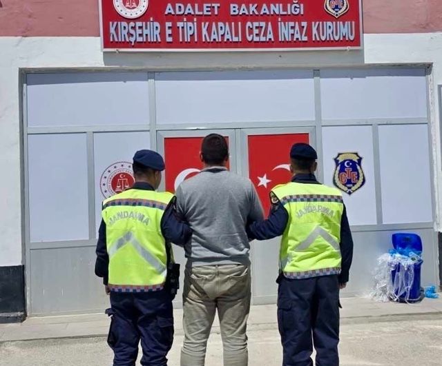 Kırşehir'de 8 yıl 4 ay hapis cezası bulunan hükümlü jandarma operasyonuyla yakalandı