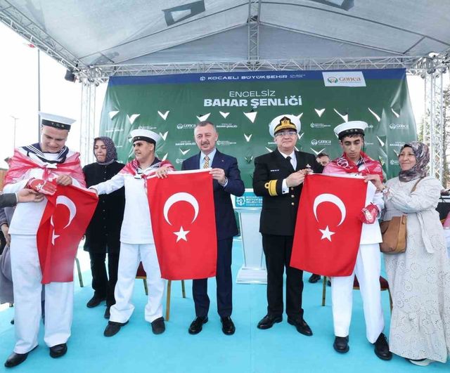 Kocaeli'de 35 Özel Gence Uğurlama: Anneler Kına Yaktı, Başkan Büyükakın Halaya Katıldı