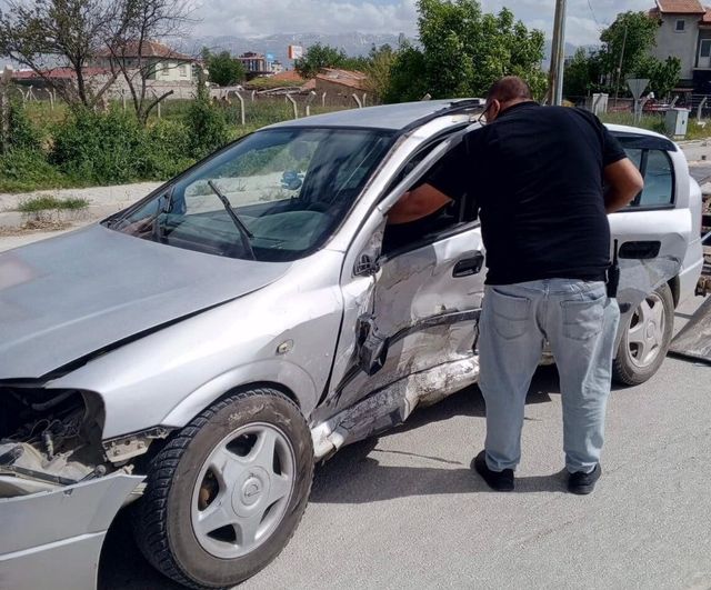Konya Ereğli'de İki Otomobilin Çarpışması: 5 Kişi Yaralandı
