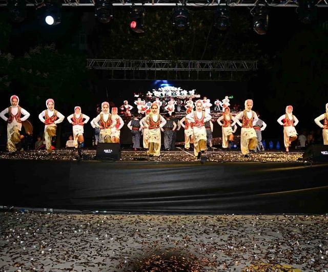 Konyaaltı İlkokulu'nda Yıl Sonu Halk Oyunları Şenliği