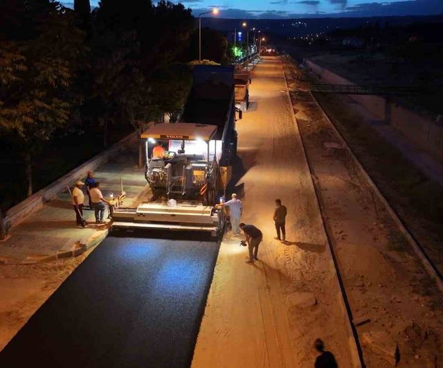 Köprübaşı Hükümet Caddesi ilk kez sıcak asfaltla yenileniyor
