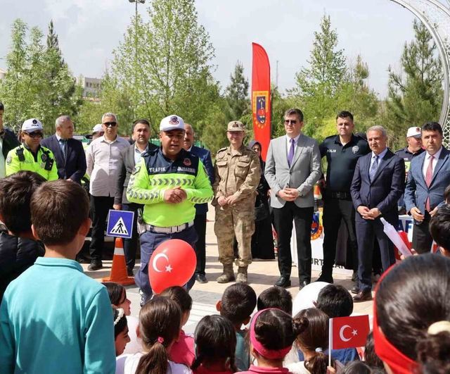 Kurtalan’da Trafik ve İlk Yardım Haftası: Vatandaşlara Trafik Bilinci Eğitimi