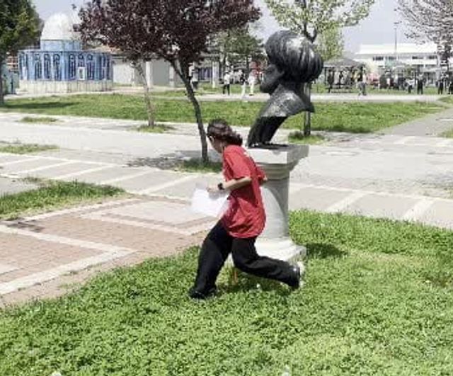 Kütahya Kentpark'ta 'Aileler Yarışıyor' Oryantiringi: Aileler Parkurda Birlikte Yarıştı