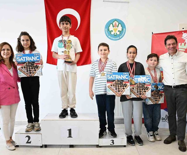 Manisa'da 7-8-9-12 Yaş 'Şah Mat Yolculuğu' ÇKSM Satranç Turnuvası Tamamlandı