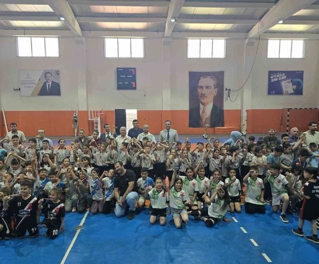 Manisa'da Geleneksel Çocuk Oyunları: Sarıgöl İlçe Elemelerinde Dört Eylül ve Şehit Esin Akay İlkokulu Öne Çıktı