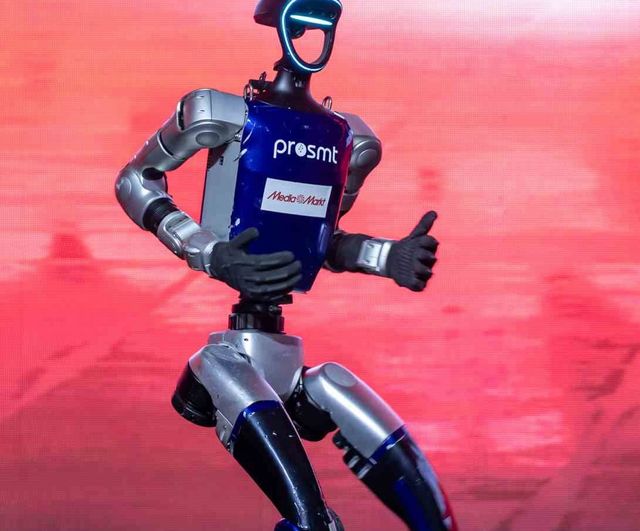 MediaMarkt Türkiye İş Ortakları Buluşması’nda yapay zekâ ve Unitree G1 robot gösterimi öne çıktı
