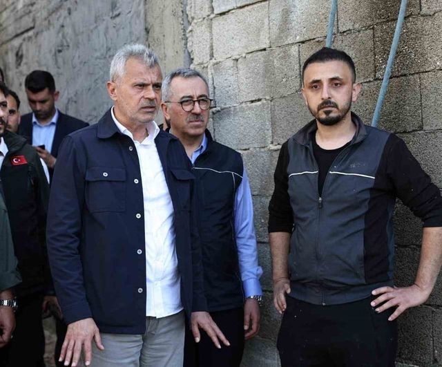 Mehmet Öntürk, Hatay'da yoğun yağış sonrası su baskını bölgelerini yerinde inceledi