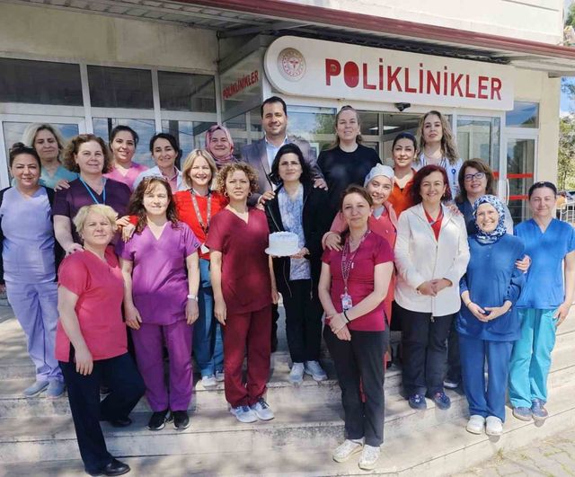Menteşe Devlet Hastanesi'nde Hemşireler Haftası kutlandı: Başhekim Op. Dr. Şadi Ballı görev başındaki hemşireleri ziyaret etti