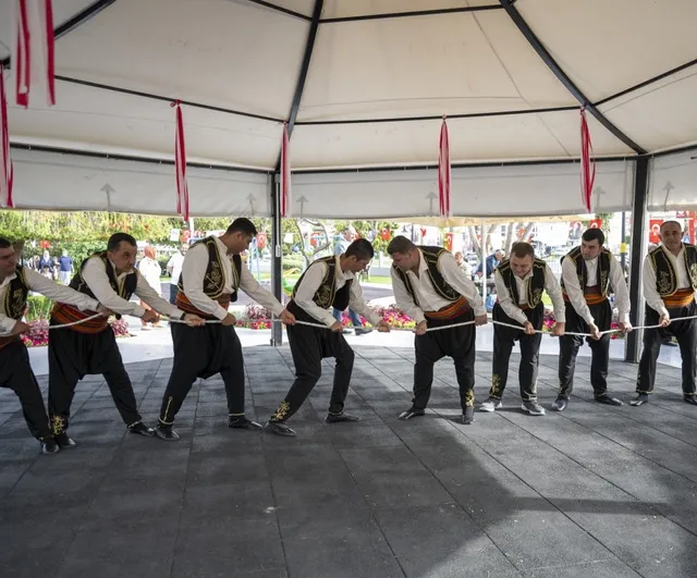 Mersin'de Engelliler Haftası'nda 60 akülü sandalye dağıtıldı