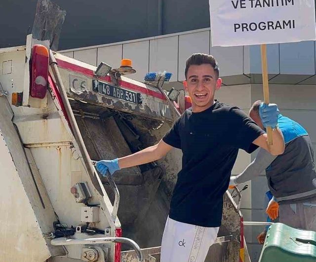 MSKÜ öğrencileri 'Görünmeyen Eller Büyük İşler' projesiyle Ula Göleti ve ilçe merkezinde temizlik yaptı