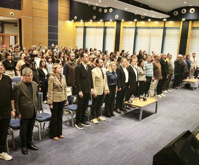 MTK'de 'Yapay Zeka Çağında Eski Köye Yeni Adet' paneli: Yapay zeka, dijital ebeveynlik ve oyunla öğrenme ele alındı