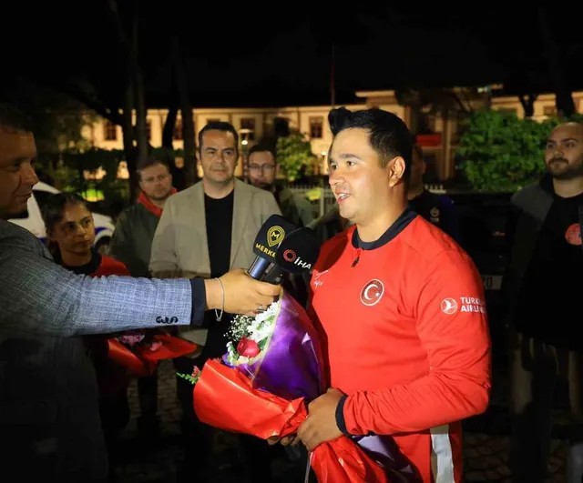 Muğla, Avrupa Şampiyonu Okçuları Hazal Burun ve Emircan Haney’i Coşkuyla Karşıladı