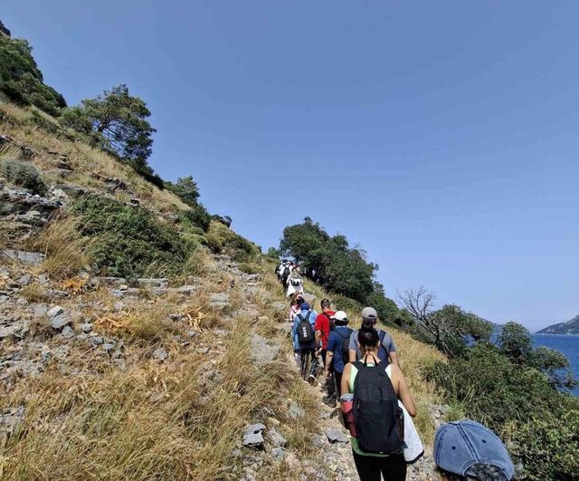 Muğla Eğitim ve Araştırma Hastanesi personeli Sarsala–Hamam Koyu yürüyüşüyle dayanışma ve motivasyonu güçlendirdi