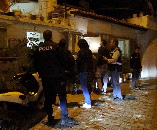 Muğla Menteşe'de müstakil evde patlama: 3 genç yaralandı, bahçe duvarı yıkıldı