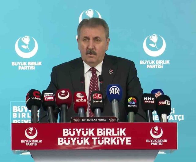 Mustafa Destici: Türkiye önümüzdeki yıllarda yerli ilaç ve aşı üretiminde önemli kapasiteye ulaşacaktır