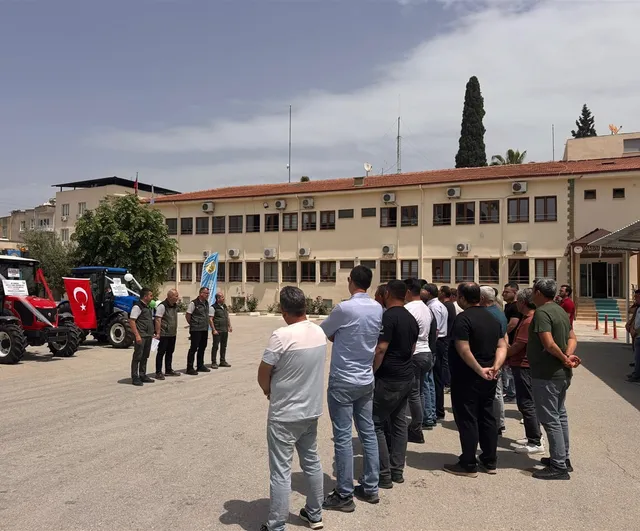Mut'ta ORKÖY desteğiyle orman köylüsüne üç traktör teslimi