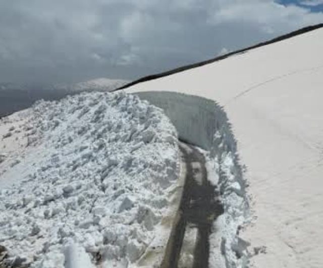 Nemrut Kalderası yolu açıldı: 10 metreyi bulan kar duvarları temizlendi