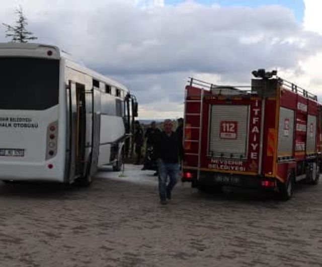 Nevşehir'de park halindeki halk otobüsünde çıkan yangın sürücüler tarafından söndürüldü