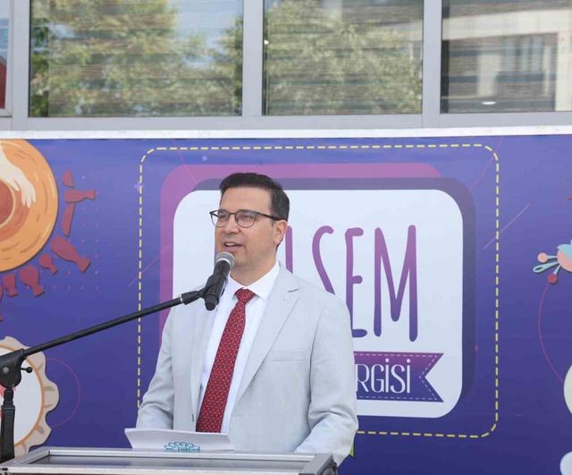 Nilüfer’de NİLSEM kursiyerlerinin yıl sonu sergisi açıldı