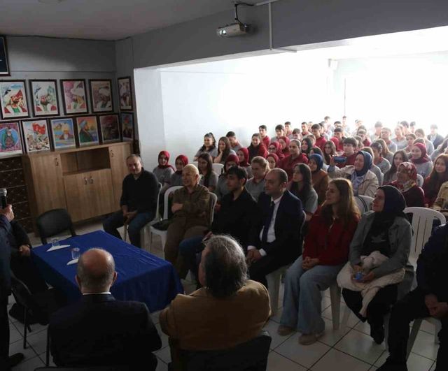 Ömer Yıldız, 37 Yıl Sonra Kurduğu Maçka Kayalar Mesleki ve Teknik Anadolu Lisesi’nde Öğrencilerle Buluştu