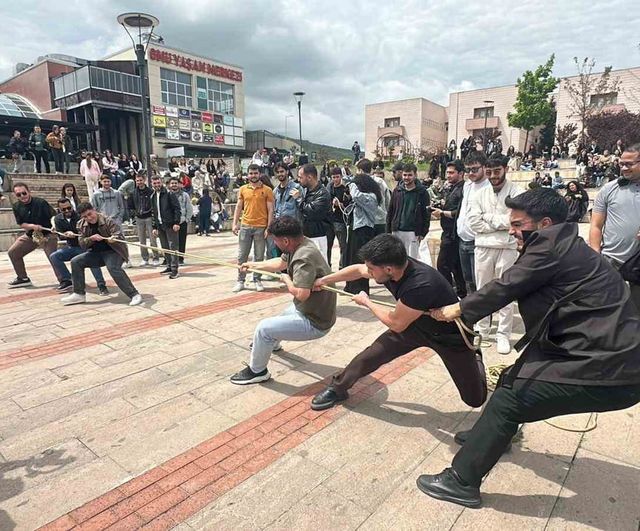 OMÜ'de Hıdırellez Şenlikleri: Öğrenciler Geleneksel Oyunlar ve Yöresel İkramlarla Baharı Karşıladı