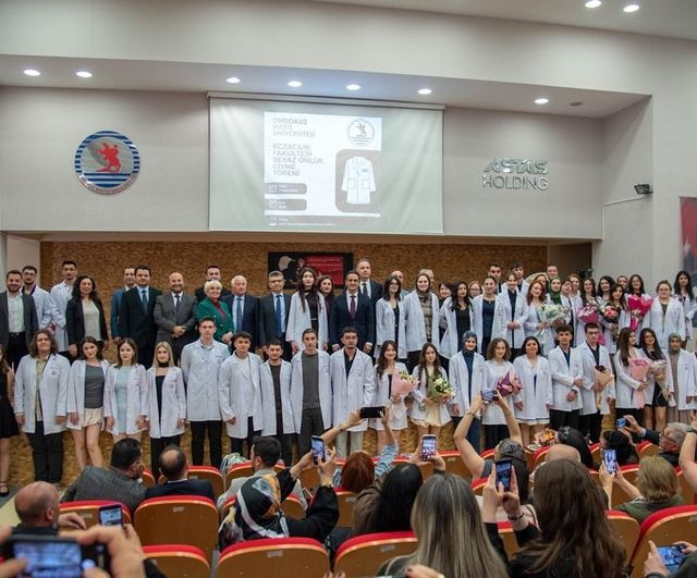 OMÜ Eczacılık Fakültesi'nde 42 öğrenci beyaz önlük giydi