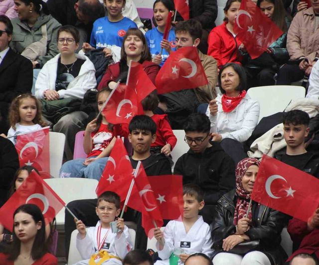 Ordu'da 19 Mayıs Atatürk'ü Anma, Gençlik ve Spor Bayramı törenlerle kutlandı