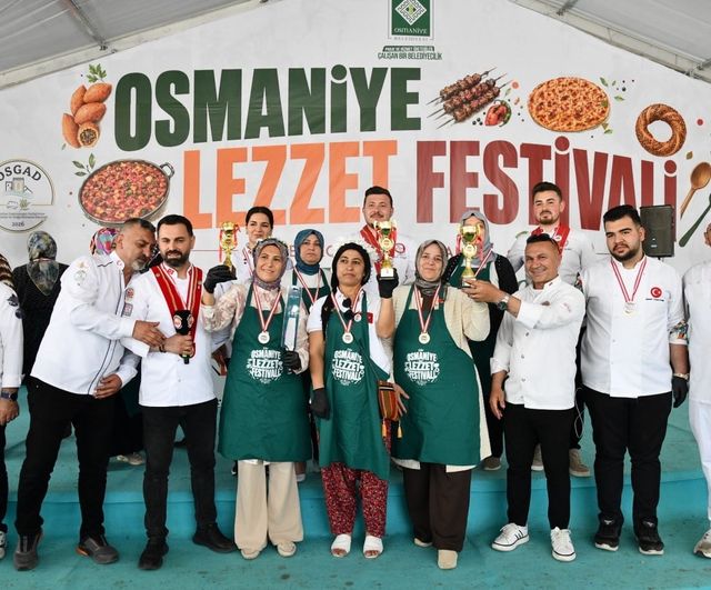 Osmaniye'de 3. Lezzet Festivali başladı: 20 bin litre Toyga çorbası 30 bin kişiye ikram edildi