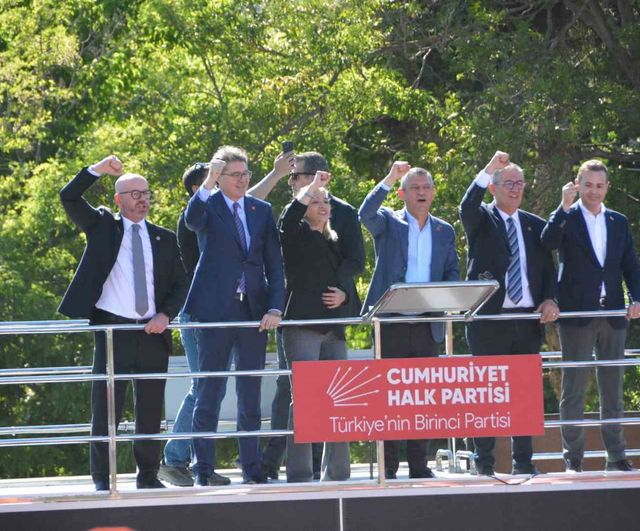 Özgür Özel: 'İstiklal Madalyası Balıkesir’in hakkıdır' — CHP'nin 001 numaralı kanun teklifi