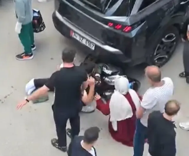 Pendik'te motosiklet otomobile çarptı: 1 kişi hafif yaralandı