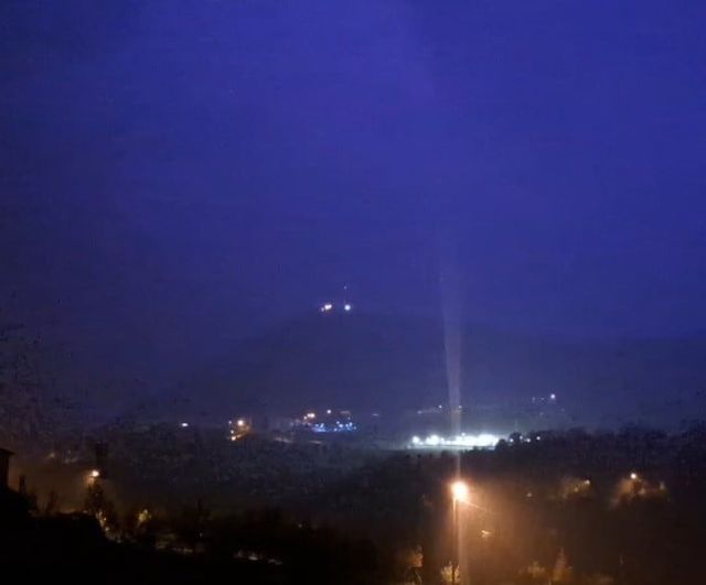 Pülümür'de şimşekler geceyi aydınlattı, Meteoroloji uyardı